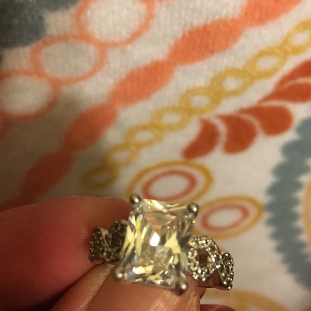 Beautiful ring! - Picture 4 of 7